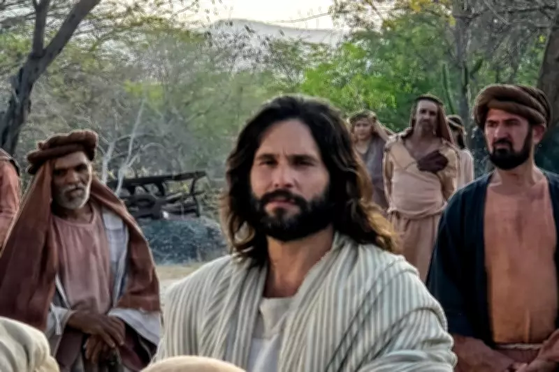 Dudu Azevedo interpreta Jesus na 57ª edição do Espetáculo da Paixão de Cristo em Nova Jerusalém