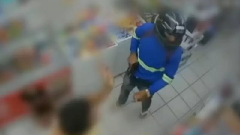 Dupla assalta três farmácias em sequência no bairro Rio Marinho, em Cariacica