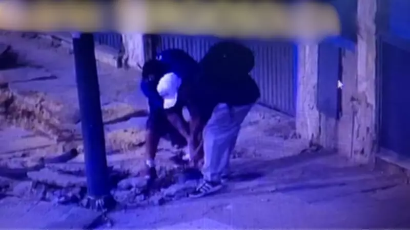 Dupla é presa a 200 metros de base da Guarda Municipal ao tentar furtar fiação em Porto Alegre