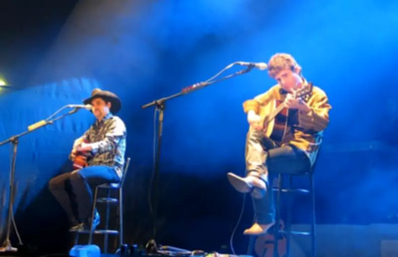 Edson e Hudson agitam Iperó Fest com clássicos e entrada solidária neste sábado