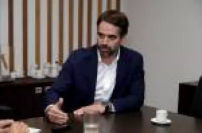 Eduardo Leite critica discurso moderado de Flávio Bolsonaro como oportunismo eleitoral