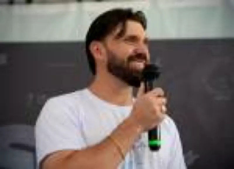 Empresário defende primeira academia cristã do Brasil em Curitiba, que viraliza com música gospel