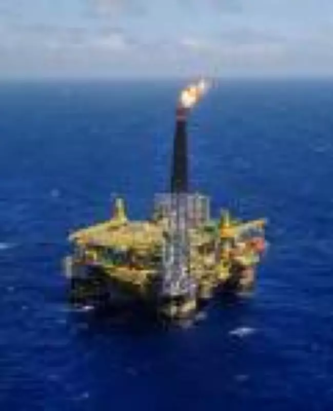 Estreito de Ormuz pressiona petróleo e ameaça inflação e combustíveis no Brasil