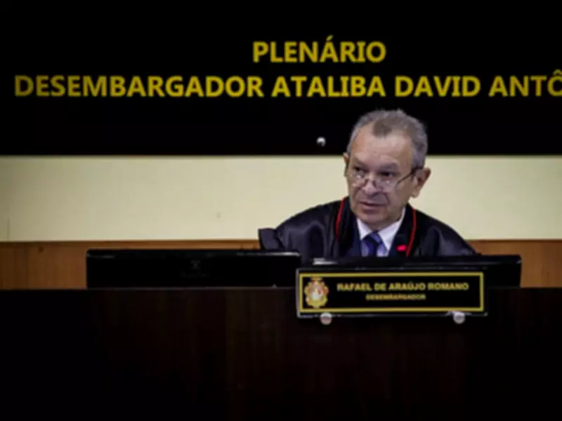 Ex-desembargador condenado por estuprar neta é preso e depois recebe prisão domiciliar