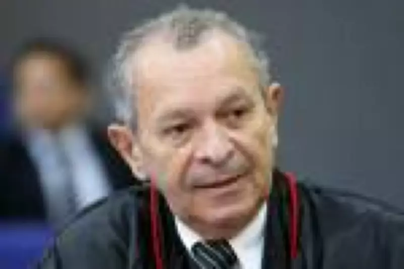 Ex-desembargador condenado por estuprar neta se entrega à polícia no Amazonas