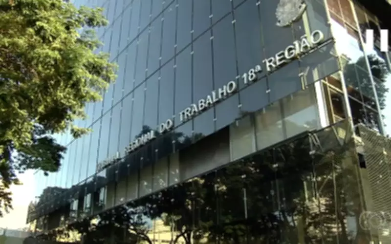 Ex-funcionária grávida indenizada após assédio moral com comentários sobre 'barriga feia' em Goiânia