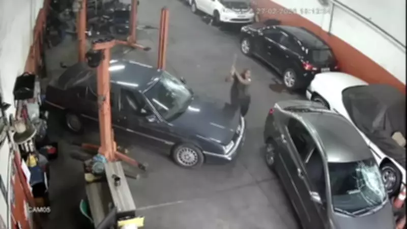 Ex-funcionário atropela dono de oficina e destrói carros com barra de ferro em Belo Horizonte