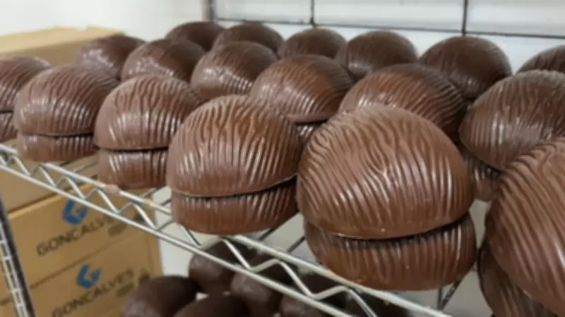 Falta de matéria-prima afeta produção de ovos de Páscoa; curso em Salvador ensina alternativa artesanal