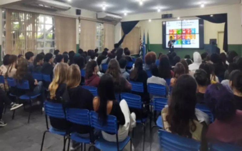 Fábio Tatsubô leva Objetivos de Desenvolvimento Sustentável a estudantes da ETEC de Itanhaém