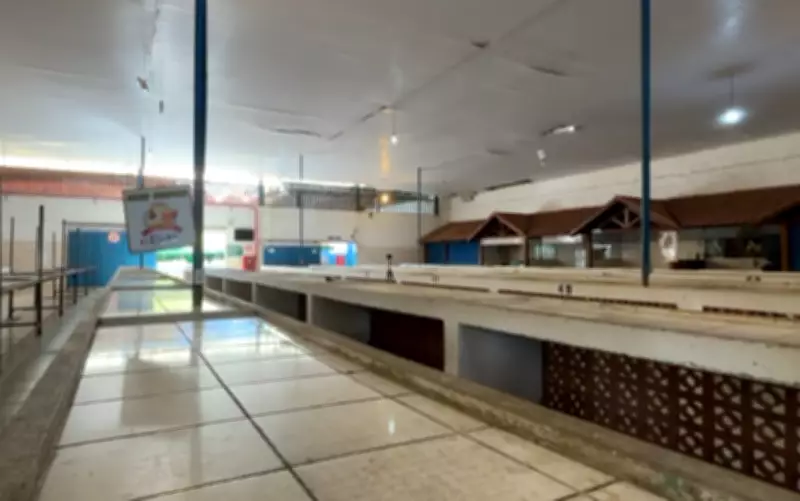 Feirantes de Varginha enfrentam condições precárias em mercado com risco de desabamento