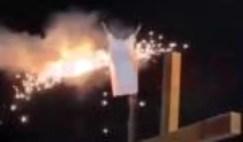 Figurino de Henri Castelli pega fogo durante encenação da Paixão de Cristo em Lindóia