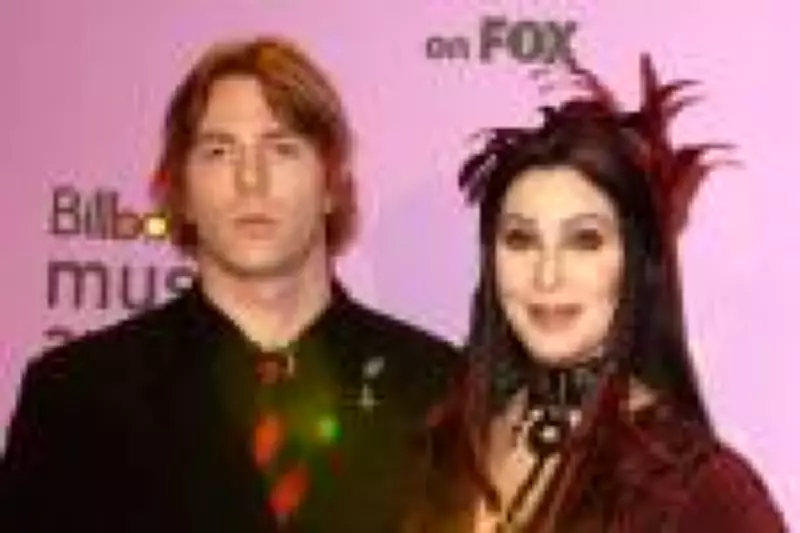 Filho mais novo de Cher é preso após invadir casa e causar prejuízo nos EUA