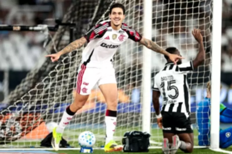 Flamengo domina Botafogo com vitória por 3 a 0 e entra no G4 do Brasileirão