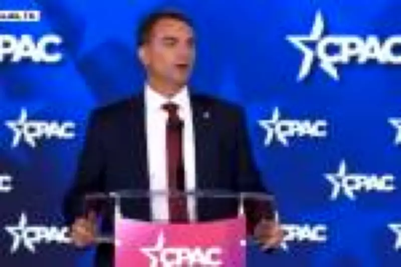 Flávio Bolsonaro ataca Lula na CPAC e compara pai a Trump em discurso nos EUA