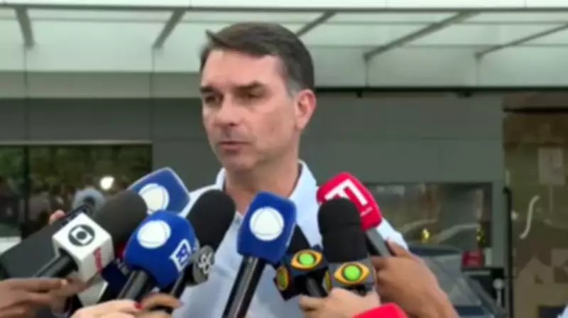 Flávio Bolsonaro busca apoio de Ratinho Jr. para Presidência em meio a tensões políticas