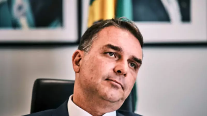Flávio Bolsonaro compara pai a Trump e ataca Lula em discurso nos EUA