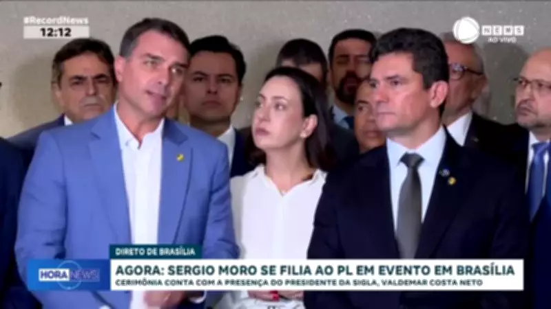 Flávio Bolsonaro discursa em cerimônia de filiação de Sérgio Moro ao Partido Liberal