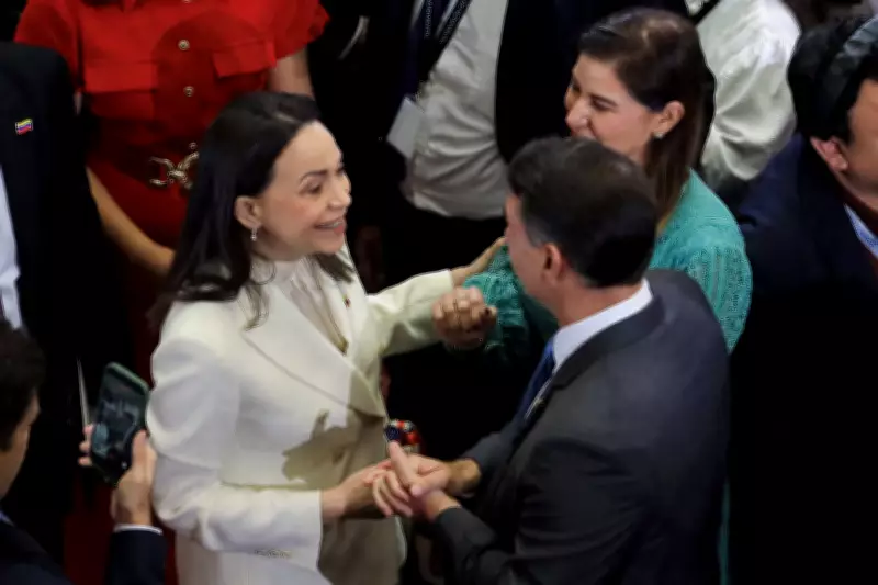 Flávio Bolsonaro encontra líder oposicionista venezuelana em posse de presidente chileno