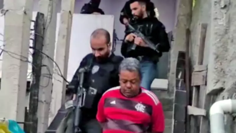 Foragido há 8 anos por homicídio de 2007 é preso em Magé após briga em bar