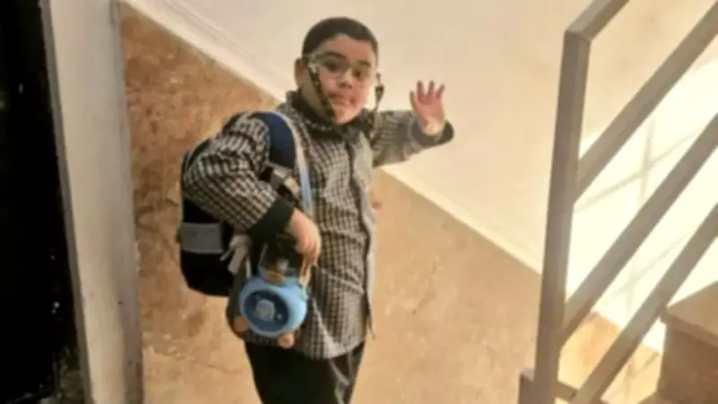 Fotografia de despedida se torna símbolo de crianças mortas em ataque no Irã