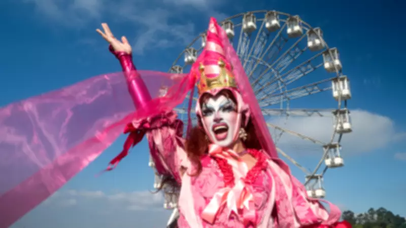 Fãs investem tempo e dinheiro em looks inspirados em Chappell Roan no Lollapalooza Brasil