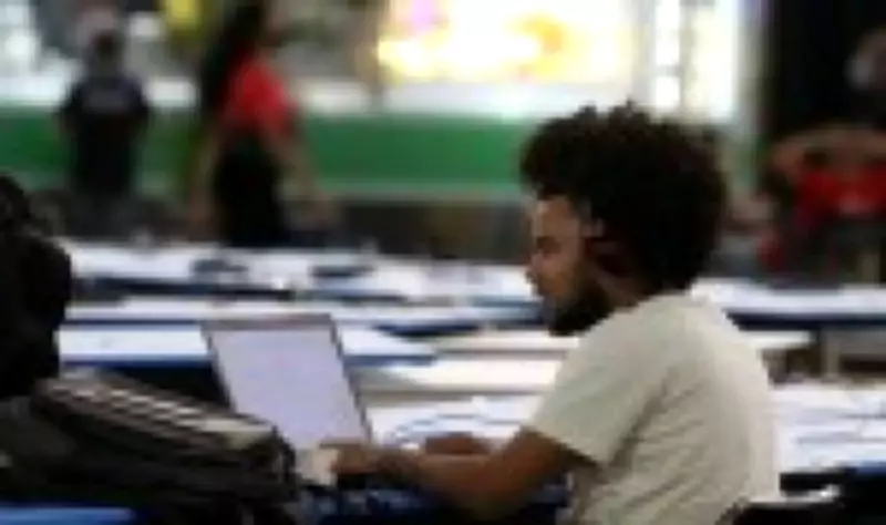 Fuga de talentos: Brasil perde 12 mil profissionais de tecnologia por ano para o exterior