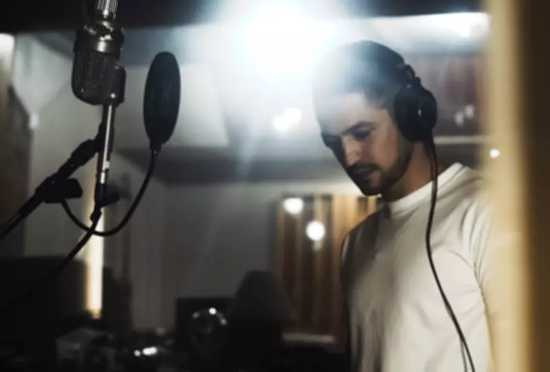 Gabriel Leone estreia show do álbum 'Minhas lágrimas' no Rio de Janeiro