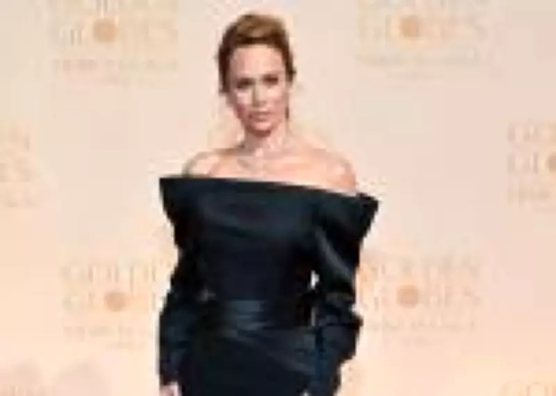 Golden Globe Gala no Brasil: Preto Reina com Elegância e Fendas Estratégicas