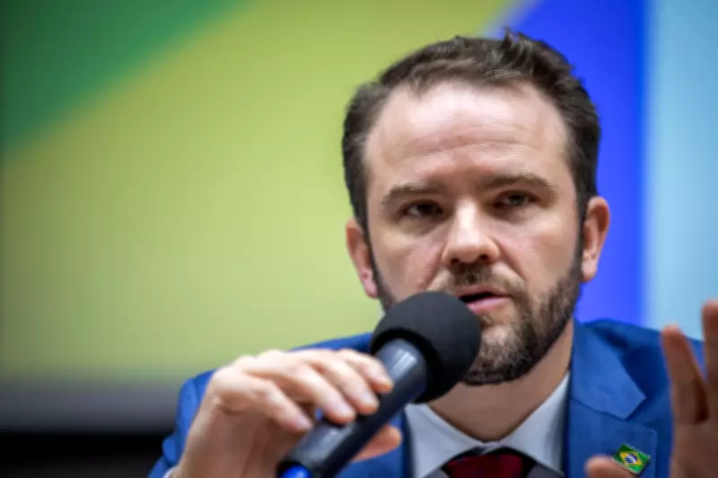 Governo Lula negocia com bancos para reduzir endividamento de famílias e empresas