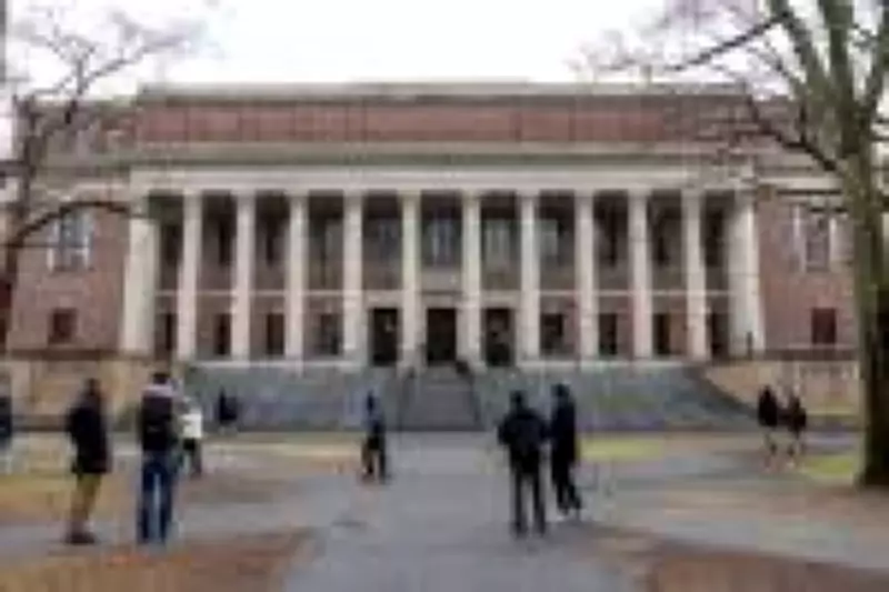 Governo Trump processa Harvard por discriminação racial e antissemitismo em novo capítulo judicial