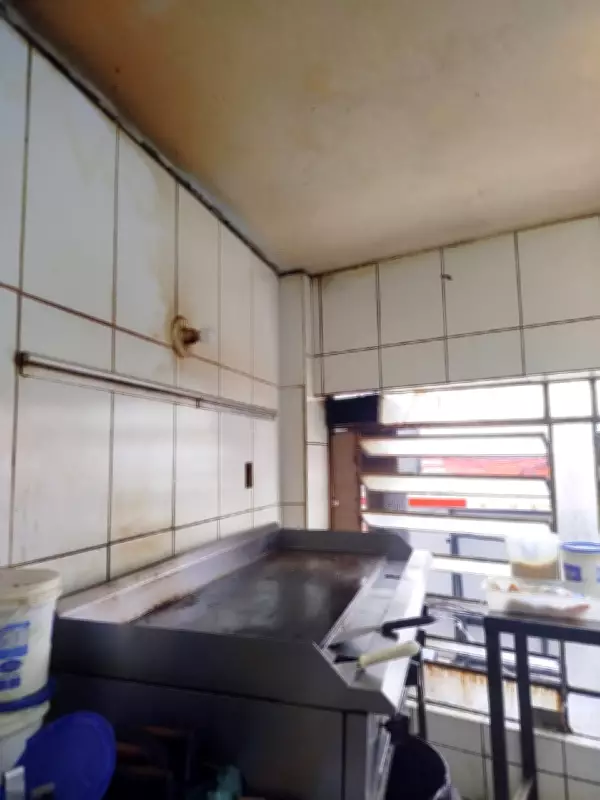 Hamburgueria em Juiz de Fora é interditada após fiscalização encontrar irregularidades sanitárias