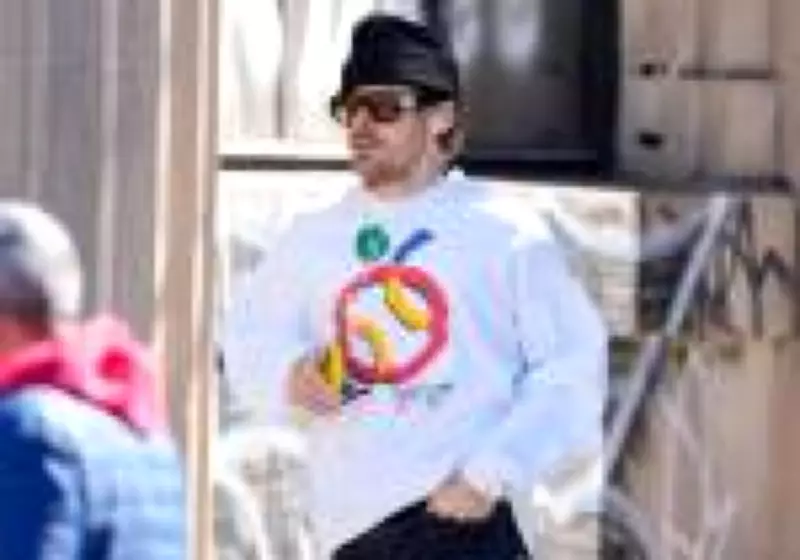 Harry Styles adota estilo nova-iorquino: moda como geografia emocional