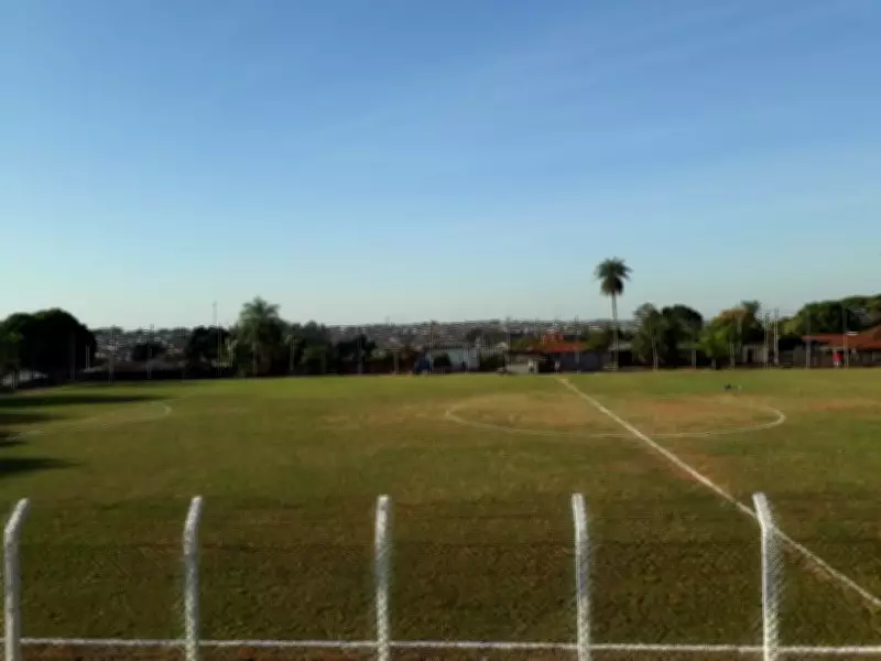 Homem de 40 anos é encontrado morto com múltiplas facadas em estádio de Bauru, SP