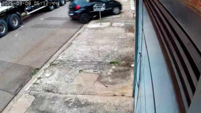 Homem detido após jogar carro contra portão em discussão com ex-companheira em Itapetininga