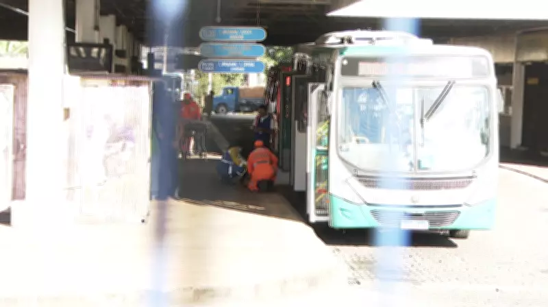 Homem embriagado cai e é atropelado por ônibus no Terminal Umuarama em Uberlândia