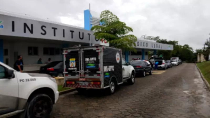 Homem é encontrado morto em apartamento e corpo é parcialmente devorado por 11 cães em Manaus