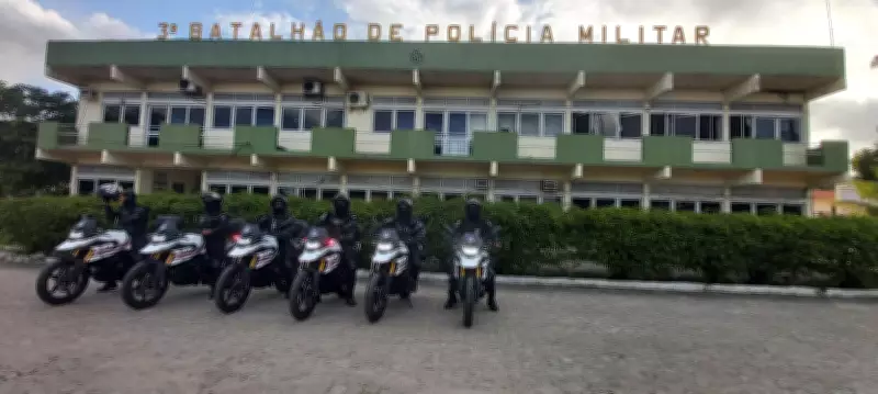 Homem invade batalhão da PM em Arapiraca, ameaça ex-companheira e é preso com arma