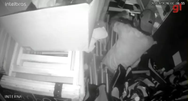 Homem invade quiosque em Santos e causa prejuízo de R$ 3,2 mil em furto e danos