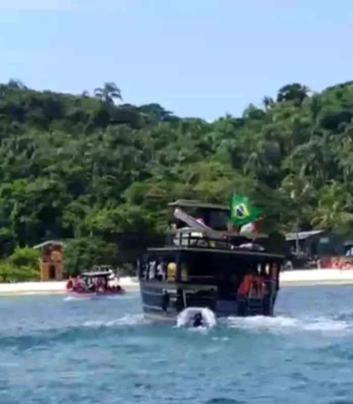 Homem morre após mal súbito em embarcação na Ilha do Campeche em Florianópolis