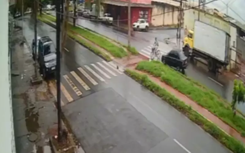 Homem morre atropelado ao atravessar avenida de bicicleta em Ribeirão Preto, SP