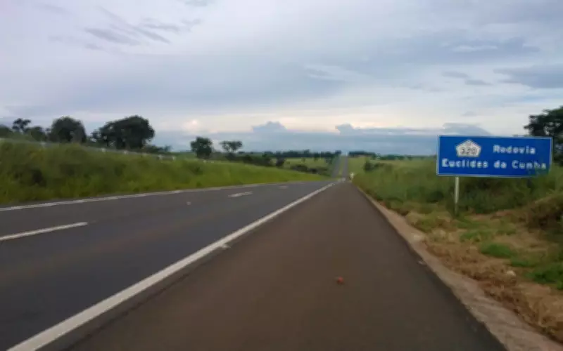 Homem morre atropelado por caminhão na Rodovia Euclides da Cunha em Fernandópolis (SP)
