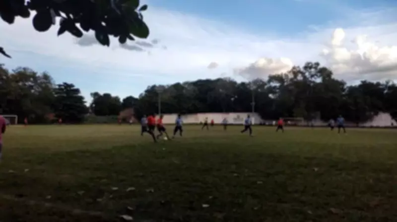 Homem é morto a facadas após briga em campo de futebol em Várzea Grande