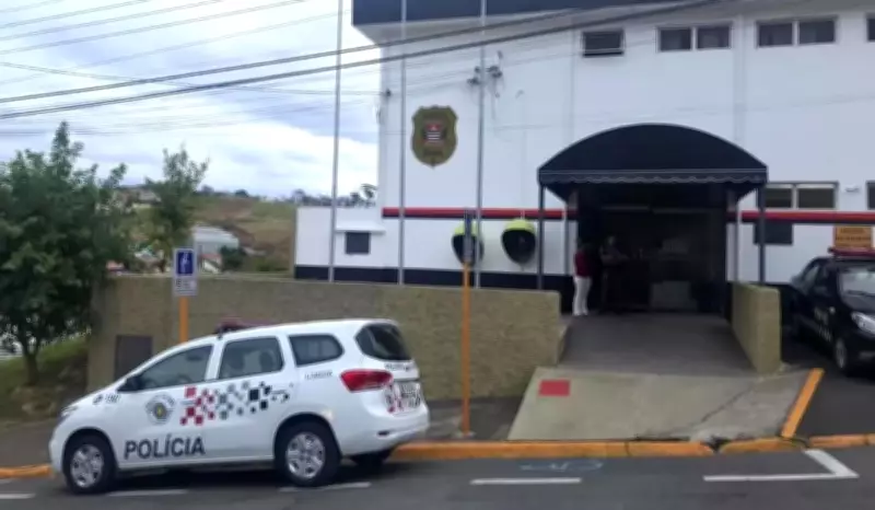 Homem é preso após agredir ex-companheira e roubar bolsa em Amparo