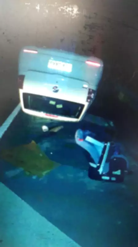 Homem é preso após capotar carro e fugir, deixando família presa nas ferragens em Americana