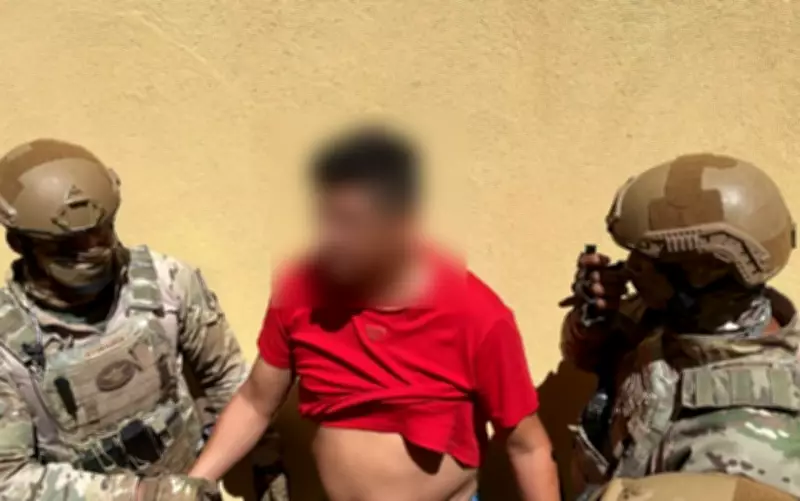 Homem é preso após jogar mulher de carro em movimento e manter filhos em cárcere privado