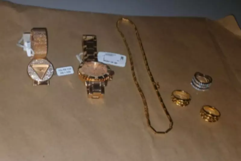 Homem é preso após roubar joias avaliadas em R$ 91 mil em shopping de Santos, SP