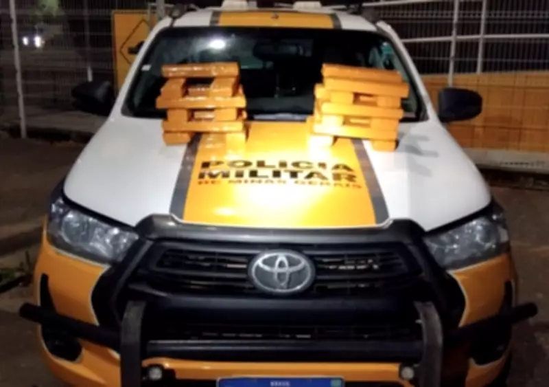 Homem é preso com 23 barras de maconha durante fiscalização na BR-259 em Governador Valadares
