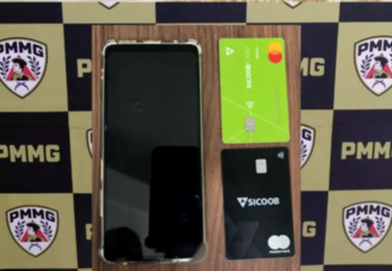 Homem é preso em flagrante por furtar celular e cartões de idosa dentro de ônibus em Joaquim Felício