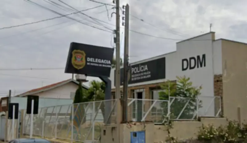 Homem é preso por desacato após transmitir live ofensiva dentro de delegacia em Botucatu