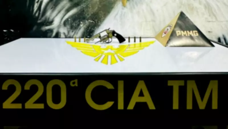 Homem é preso por porte ilegal de arma após confusão em bar de Inimutaba